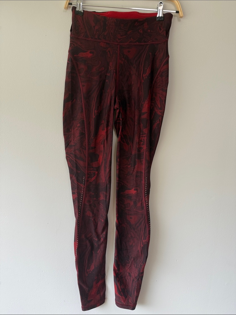 Lululemon Chase the Chill Super High-Rise Tight 4 Maple Metamorphosis Dark Red